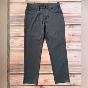 Stylus Men's Dark Gray Straight Pants